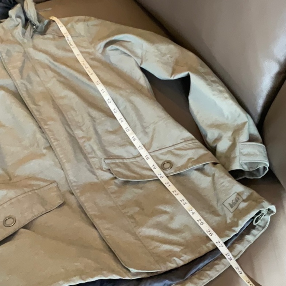 REI Kids Olive Raincoat - Picture 7 of 8